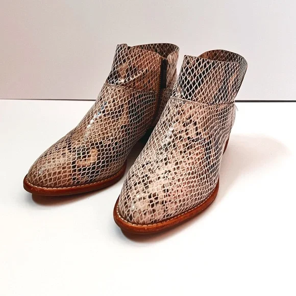 Gianni Bini Light Tan Snakeskin Ankle Booties Womens 8 Low Heel Boots - Picture 2 of 14